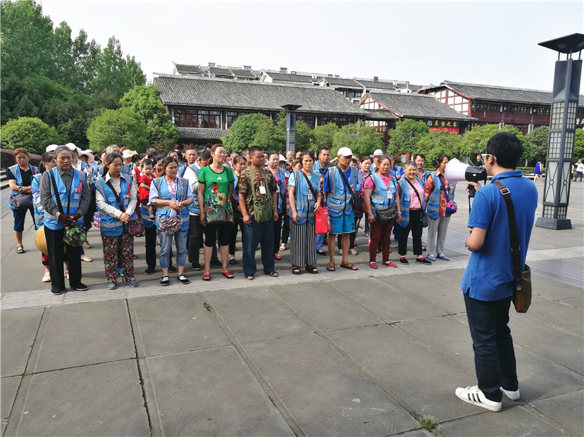 2017年6月6日 夏日送清凉 慰问临时占道停车收费人员2 2017年6月6日 夏日送清凉 慰问临时占道停车收费人员2