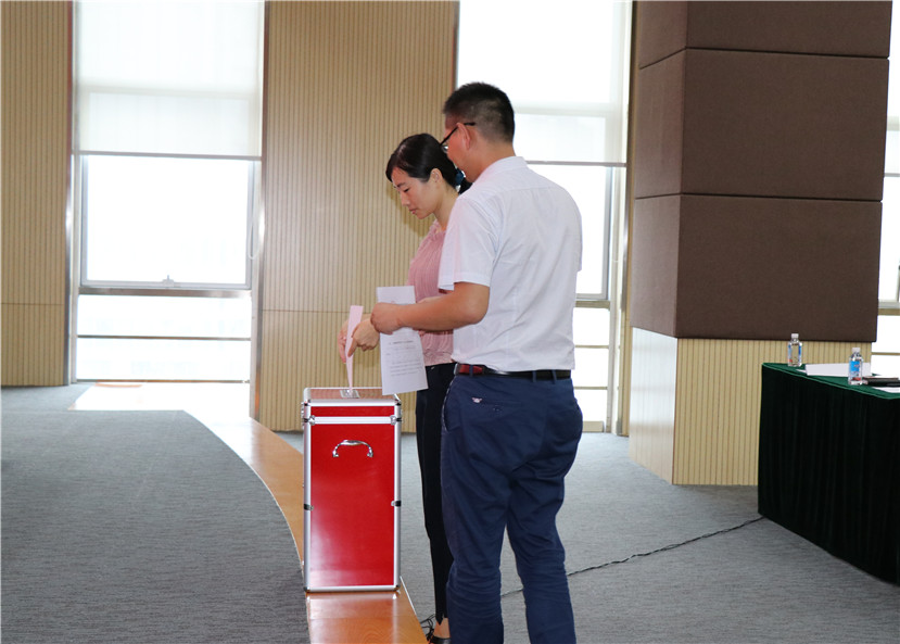 2017年8月25日 集团公司团委召开第一次团代会选举产生第一届团委委员2 2017年8月25日 集团公司团委召开第一次团代会选举产生第一届团委委员2