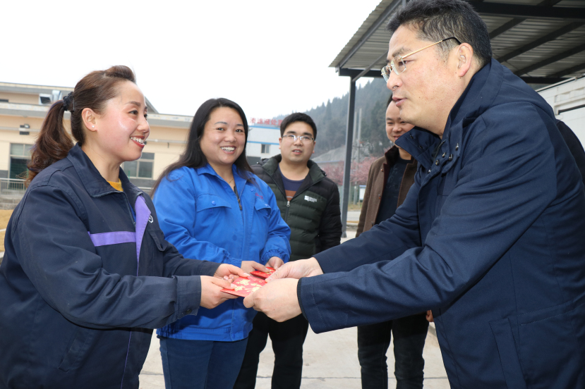 新春送祝福,真情暖人心,集团公司领导送温暖到一线