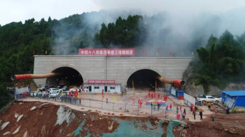 德中快通最长隧道单线贯通了!