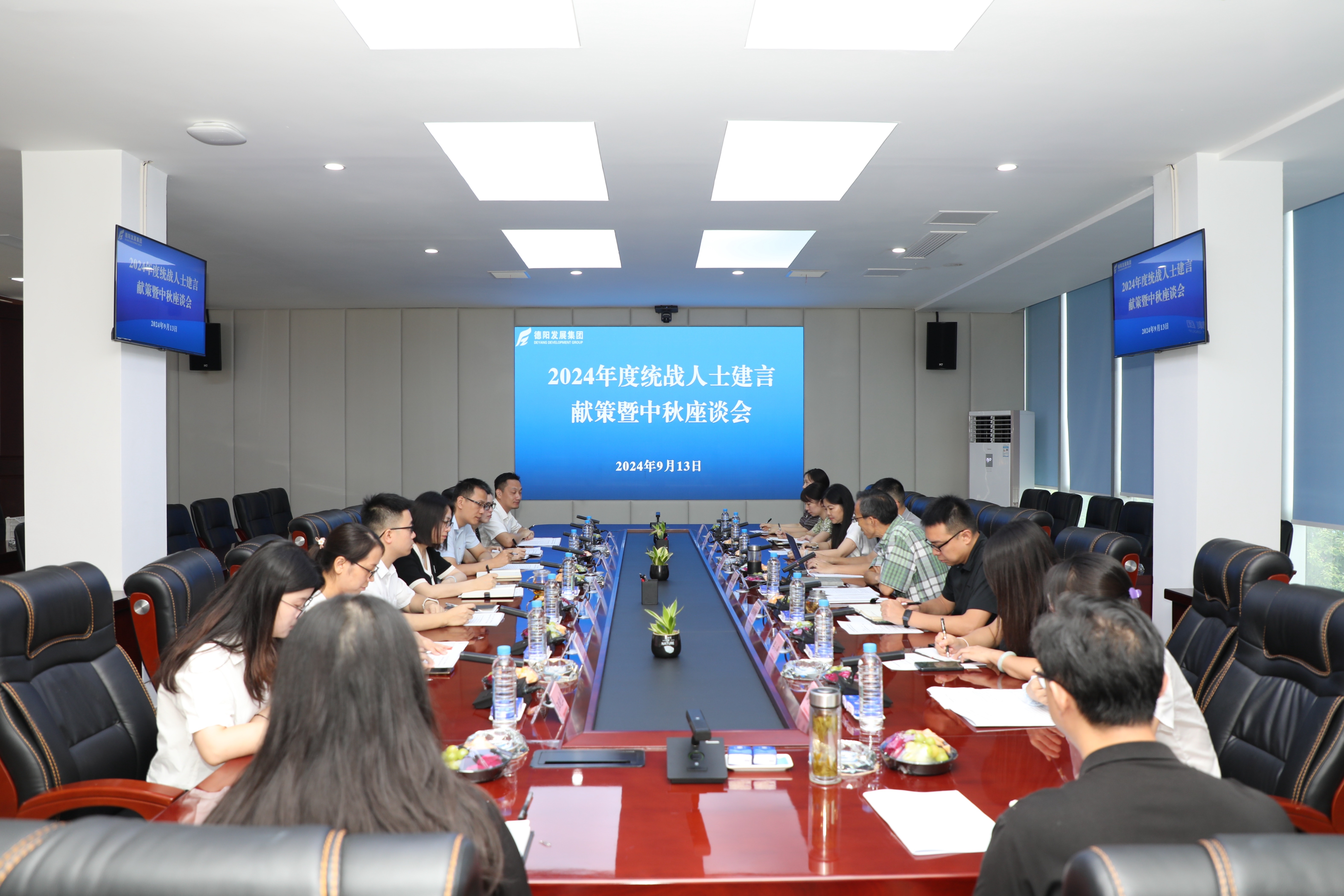 交流汇聚智慧 献策共谋发展--hanimetv召开统战人士建言献策座谈会