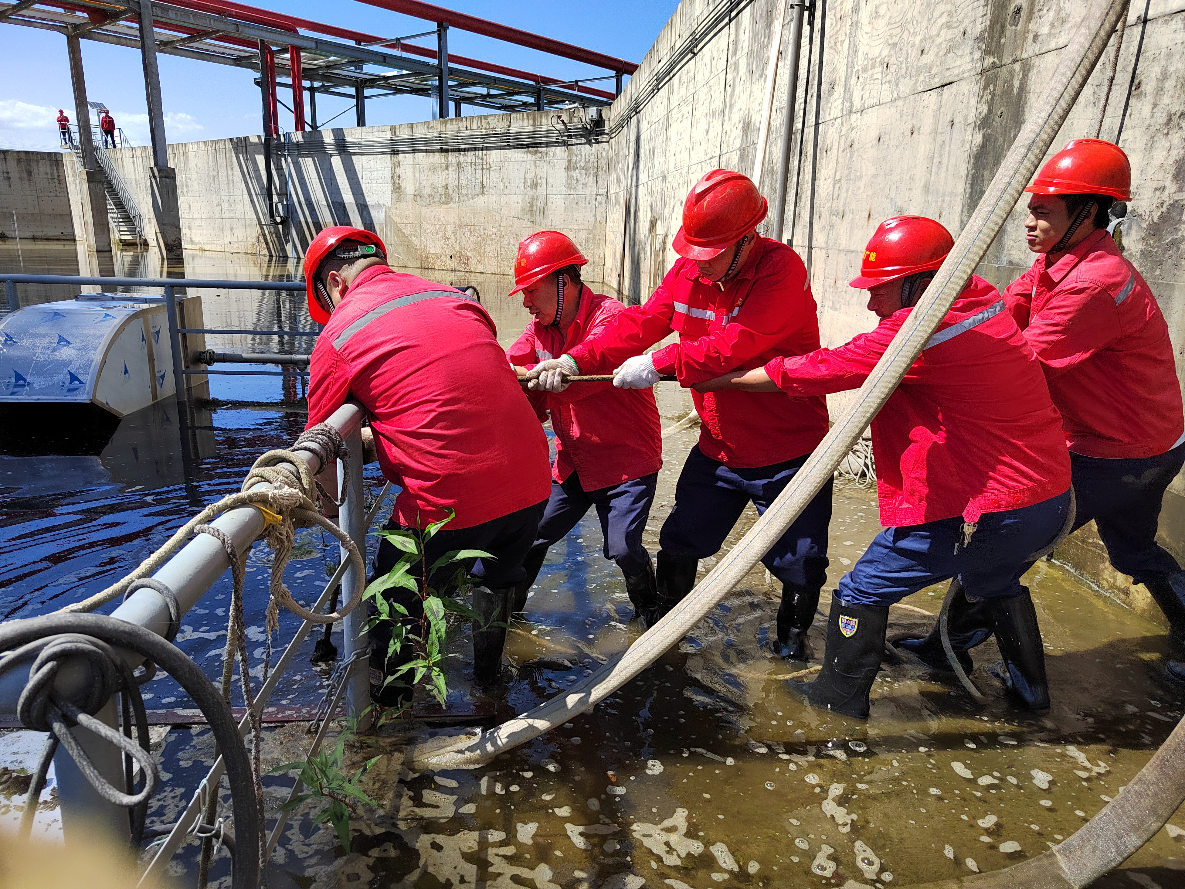 战高温 斗酷暑|德阳发展人用汗水诠释责任担当